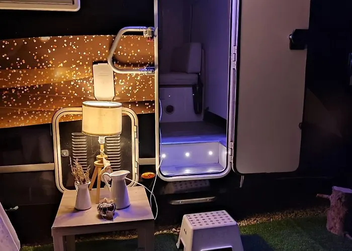 Autocaravana En El Centro De Bienestar Tfm