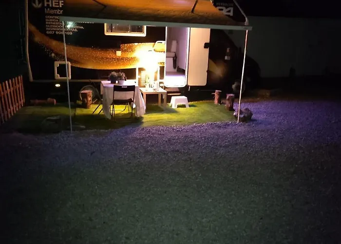Autocaravana En El Centro De Bienestar Tfm